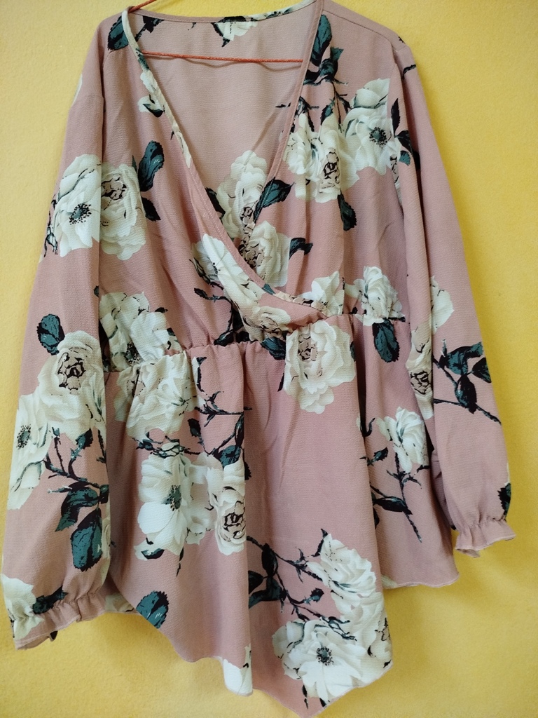 HAUT  FEMME  ROSE  FLEURI ET LONGUES MANCHES